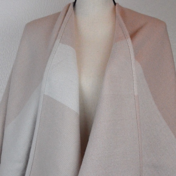SOIA & KYO Soft Acrylic Wrap Poncho Shawl, Color Block Blush & Cream - One Size - Picture 10 of 11